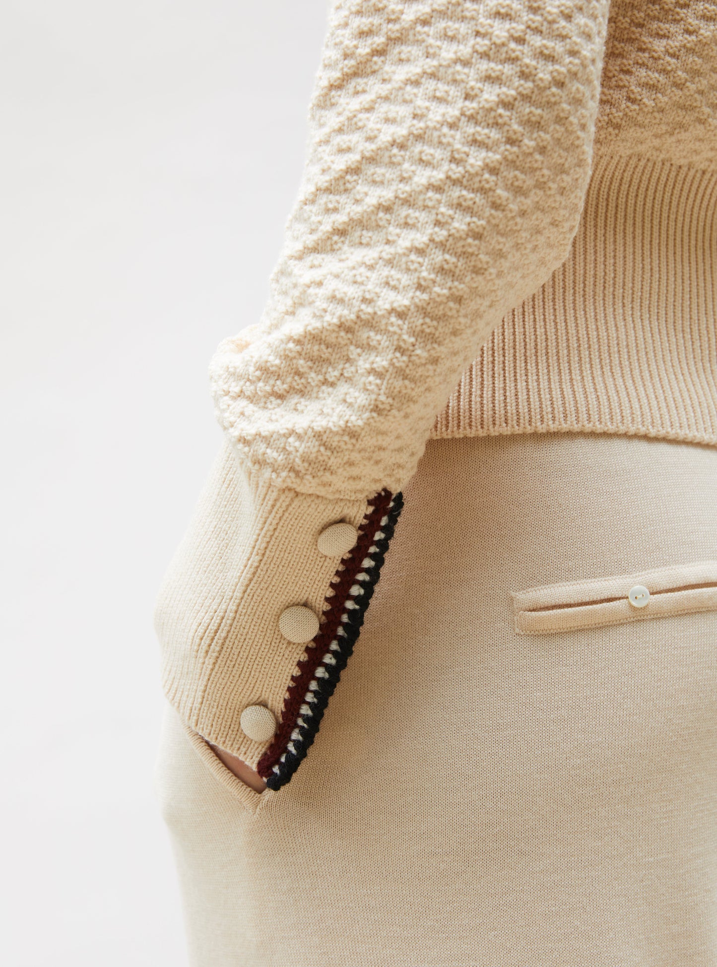veste maille brodée main