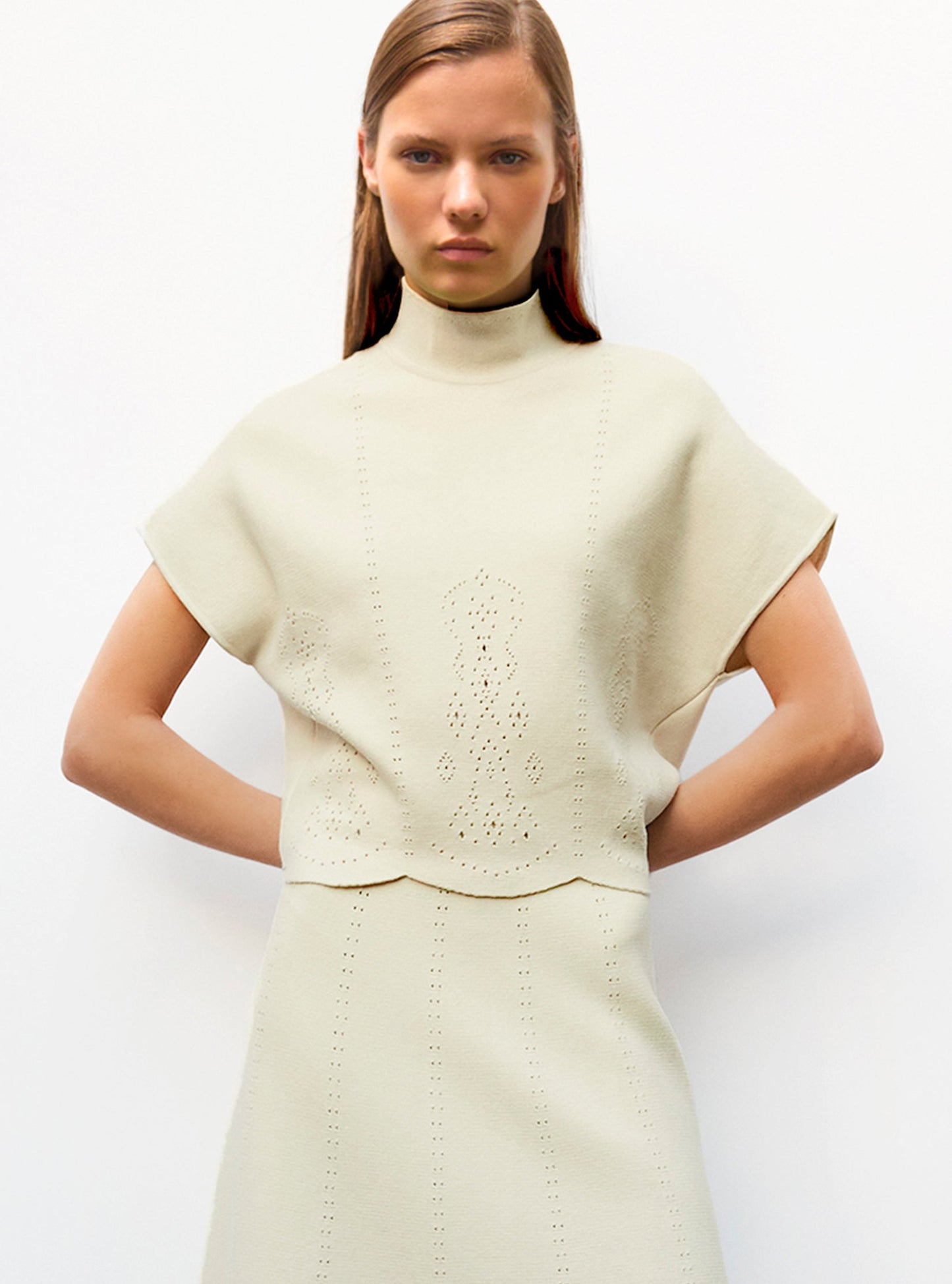 top maille broderie anglaise