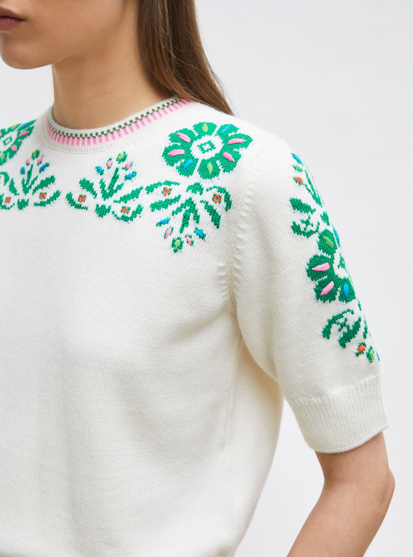 top maille florale brodé main