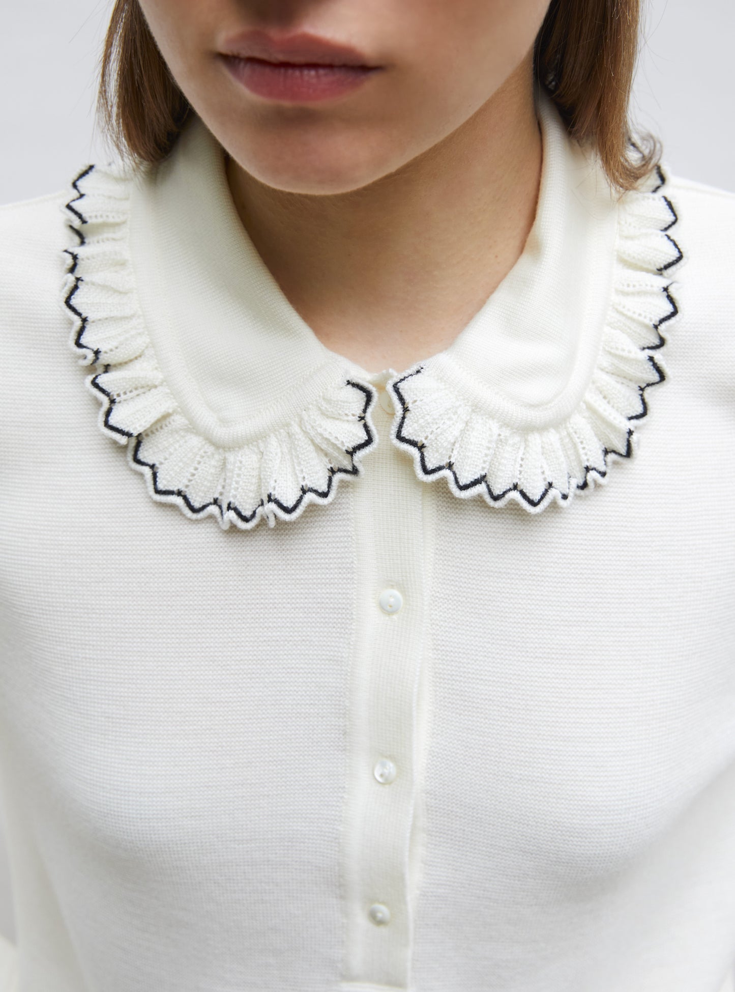 chemise en maille col volanté
