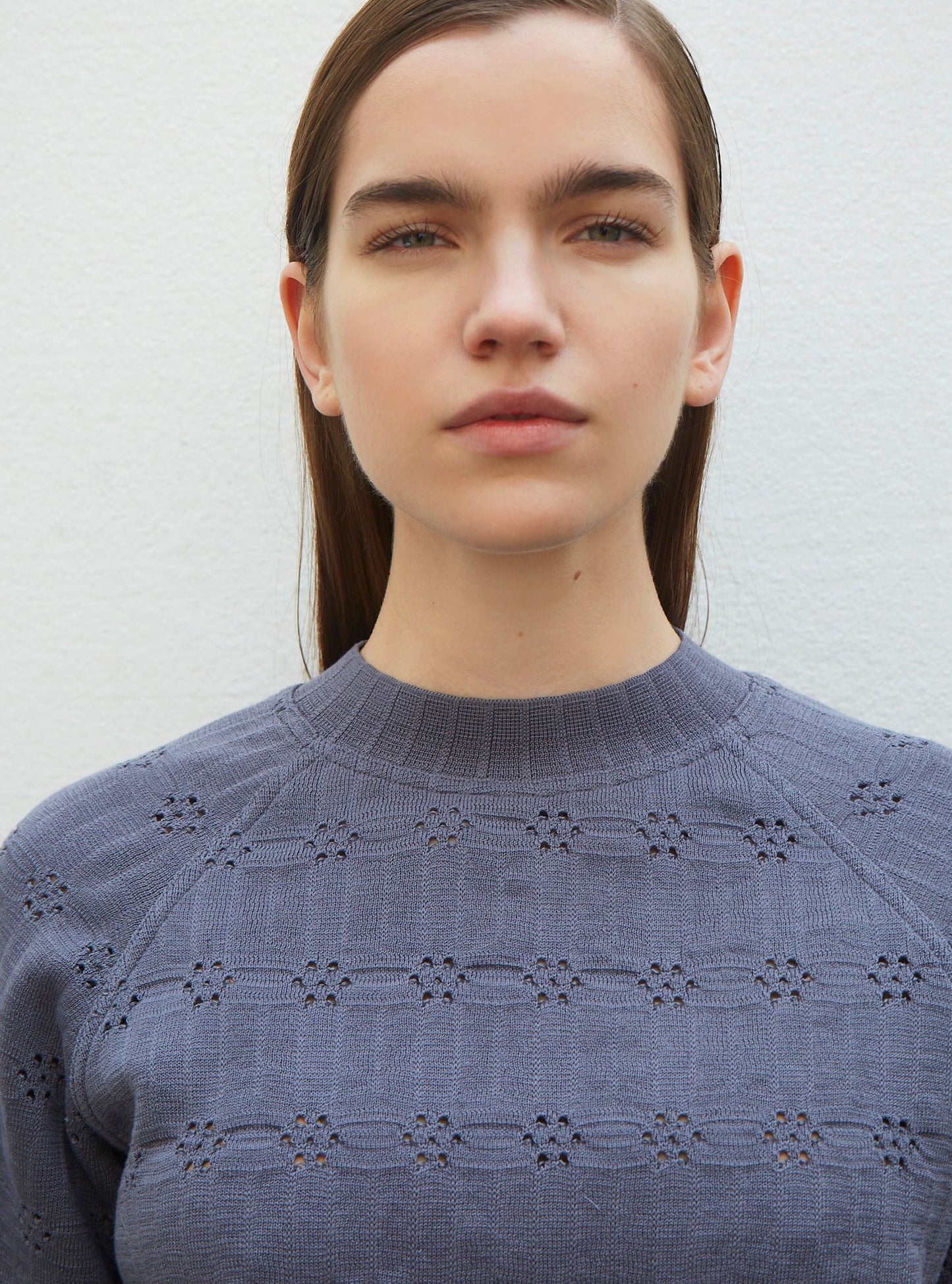 top en maille à fleur ajourée