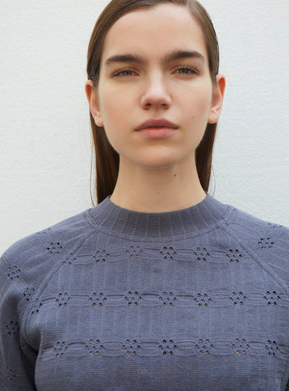 top en maille à fleur ajourée