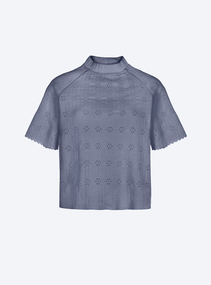 top en maille à fleur ajourée